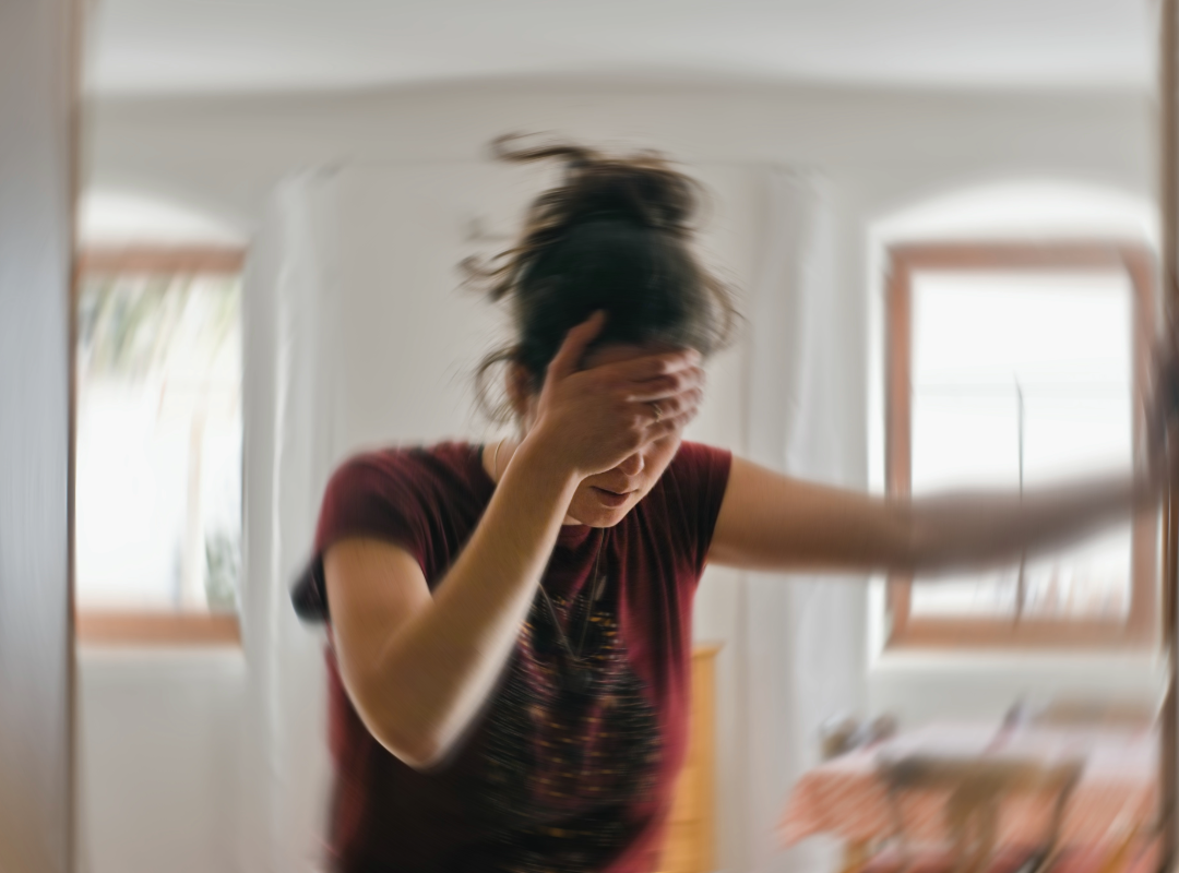 Schwindel durch Verspannungen in Kiefer, Nacken und Schultern? Ursachen, Zusammenhänge und was helfen kann